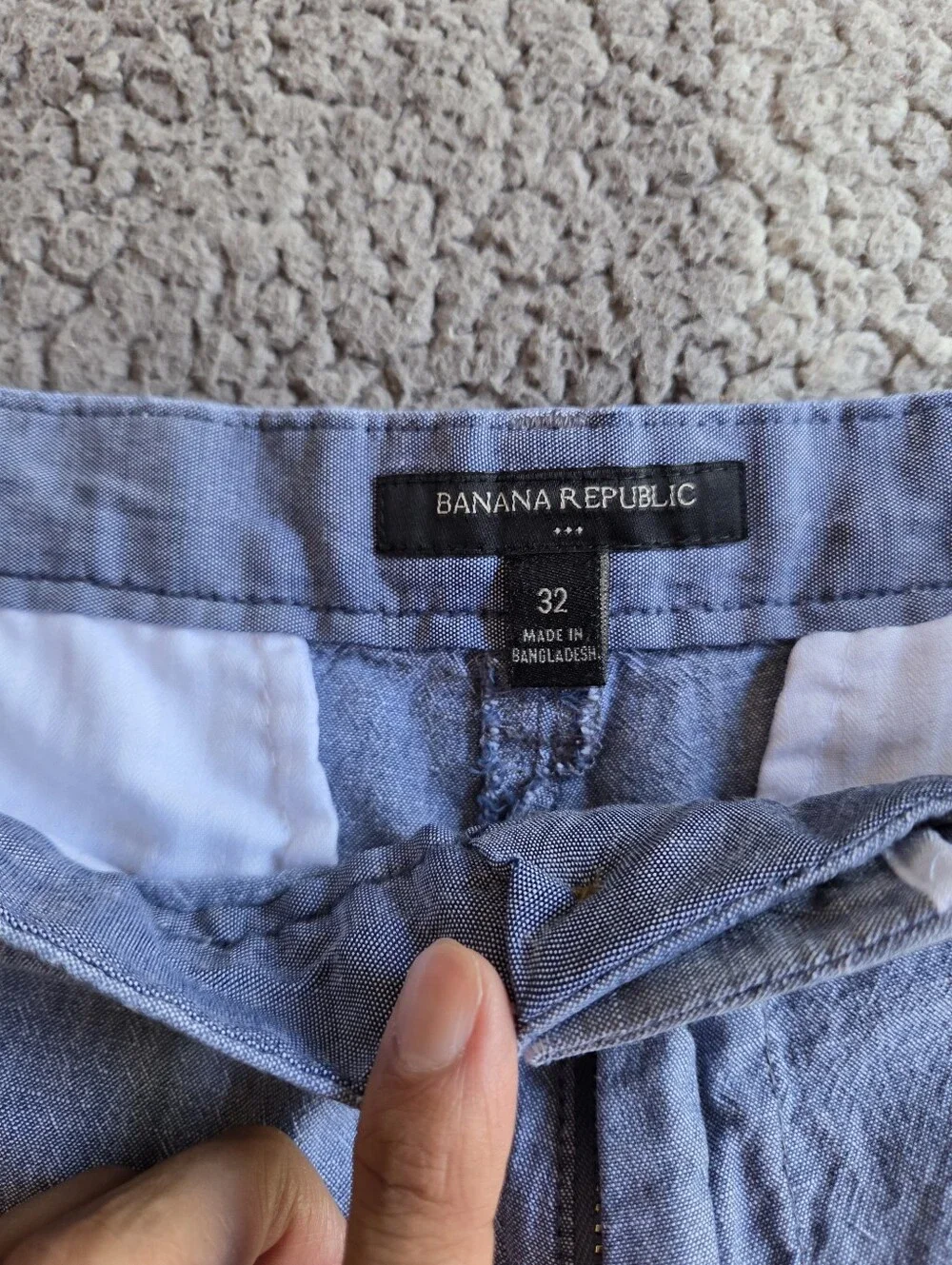 Banana Republic Men’s Blue Chambray Shorts – Size 32